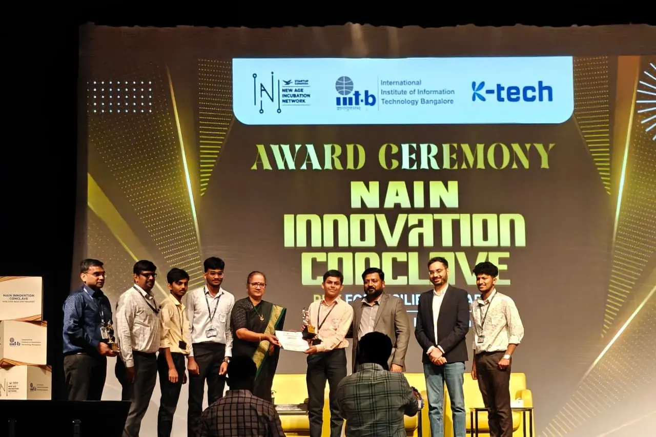 The Vyanika team receiving an award at the NAIN Innovation Conclave.